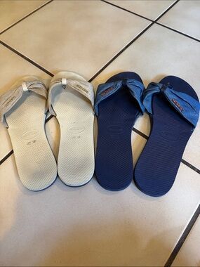 Havaianas women’s Flip Flops in Navy and Cream